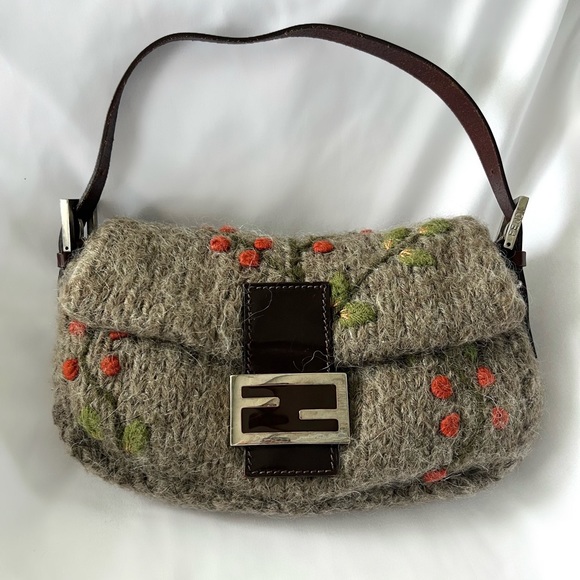 ✨SOLD✨ RARE Fendi Wool Cherry Blossom Baguette - Picture 3 of 13